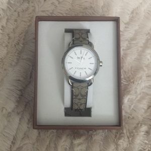 PRICE DROP 🔥 SALE!🔥NWT Signature Coach Watch 💕